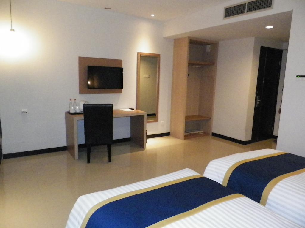 D'Best Hotel Pasar Baru Bandung Zewnętrze zdjęcie